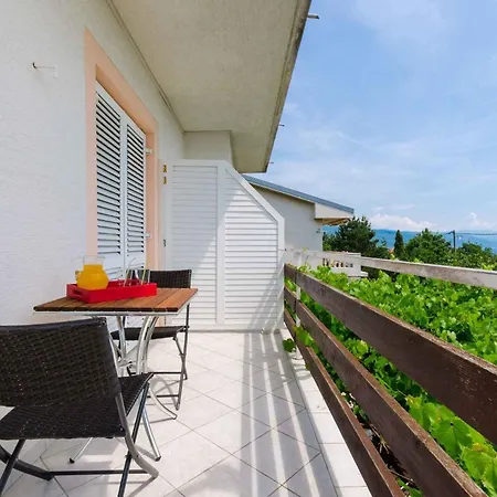 Apartment In Novi Vinodolski 15308 Lejlighed