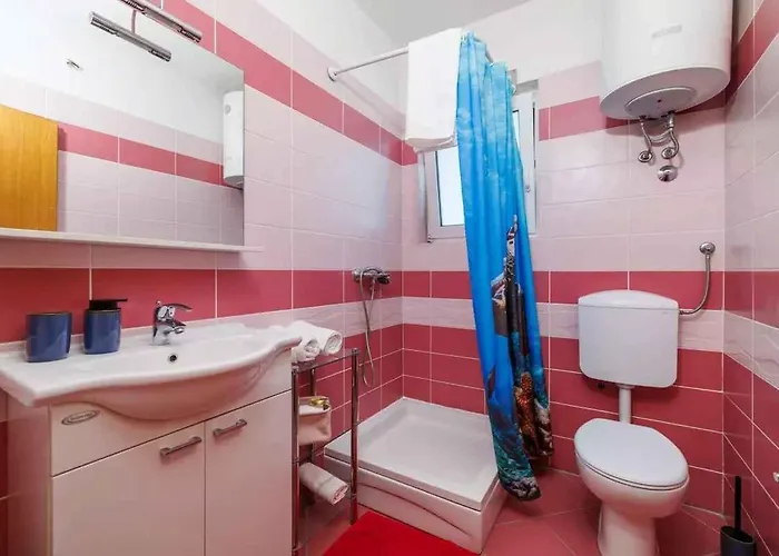 Apartment In Novi Vinodolski 15308 *