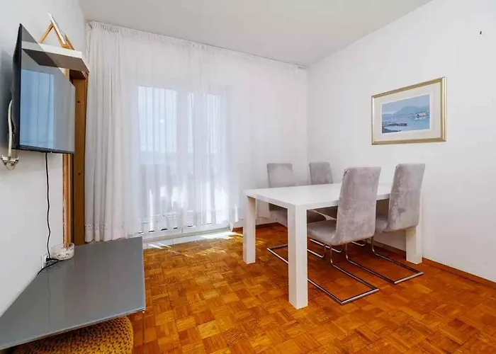 Apartman Apartment In Novi Vinodolski 15308