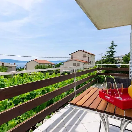 Apartment In Novi Vinodolski 15308 Апартаменты Нови-Винодолски