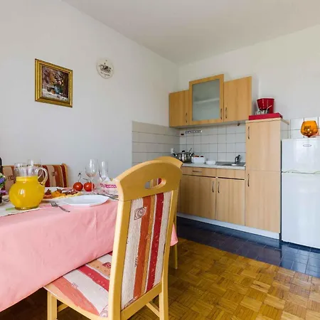 Apartment In Novi Vinodolski 15308