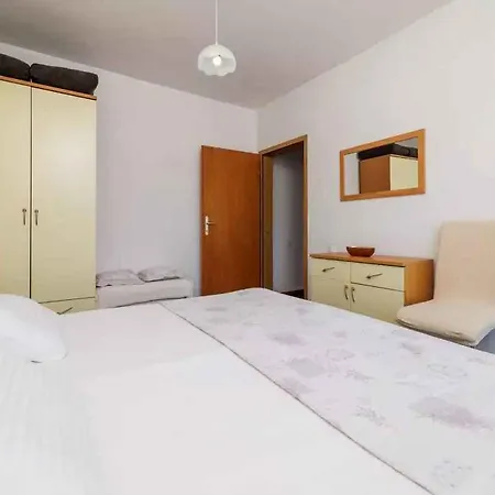 Апартаменты Apartment In Novi Vinodolski 15308