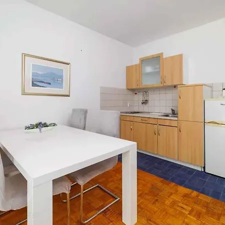 Апартаменты Apartment In Novi Vinodolski 15308 Нови-Винодолски