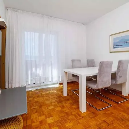 Апартаменты Apartment In Novi Vinodolski 15308