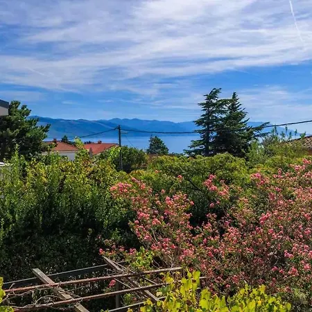 Апартаменты Apartment In Novi Vinodolski 15308